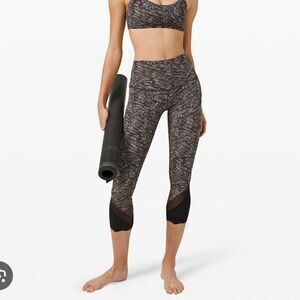 Lululemon Wunder Under Crop II *Roll Down Scallop Luxtreme Origami